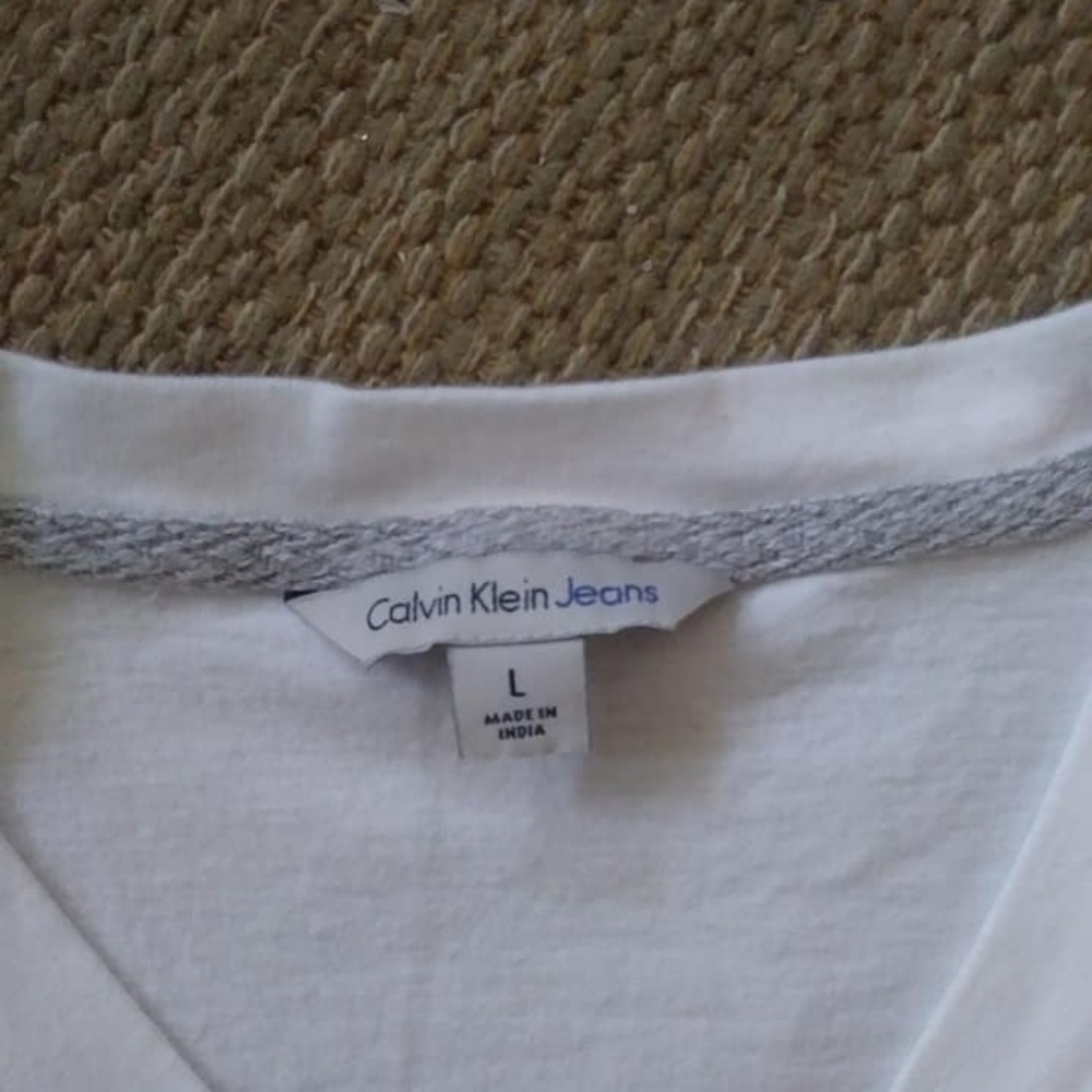 *SOLD/Other Online Site Men's Calvin Klein T-Shirt - Picture 3 of 4